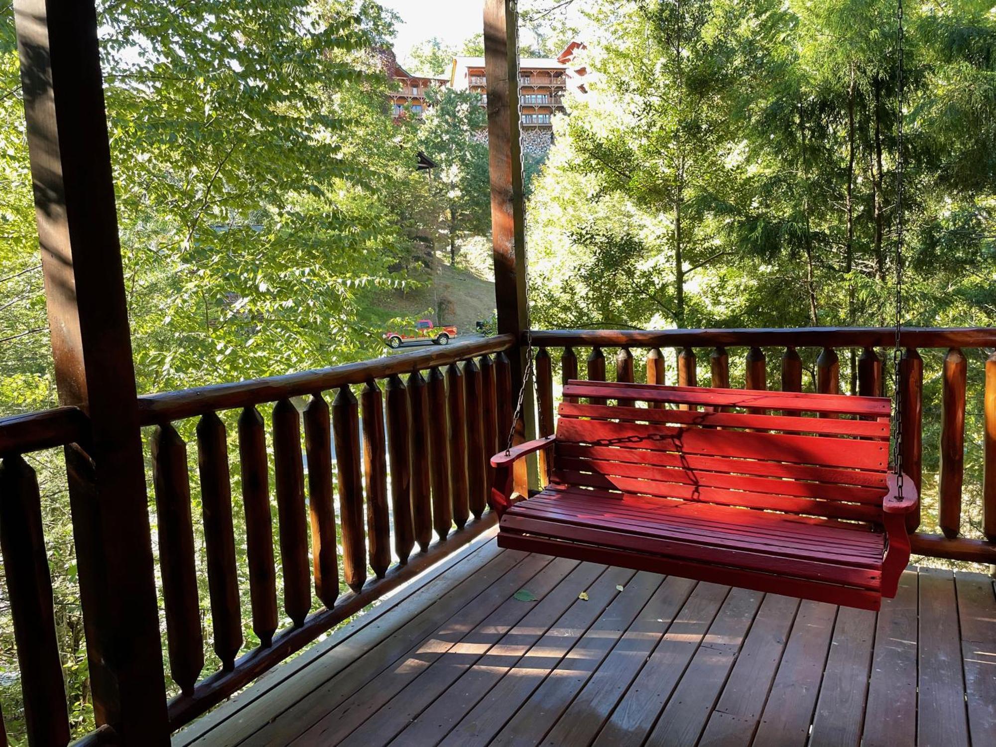 Spacious Resort Log Cabin, Easy Drive, Hot Tub, Arcade Gameroom, Mountain Vibe แกตลิงเบิร์ก ภายนอก รูปภาพ