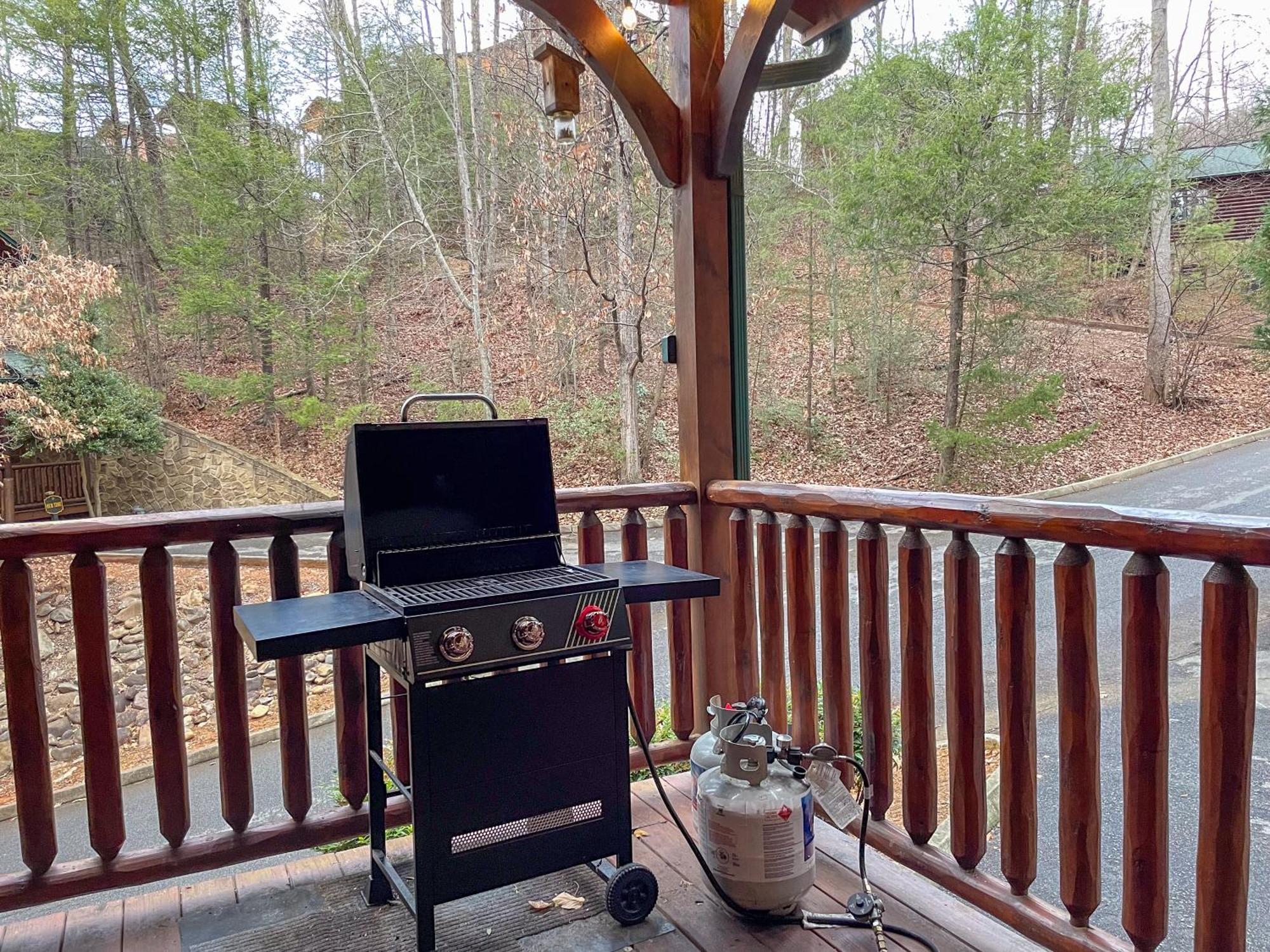 Spacious Resort Log Cabin, Easy Drive, Hot Tub, Arcade Gameroom, Mountain Vibe แกตลิงเบิร์ก ภายนอก รูปภาพ